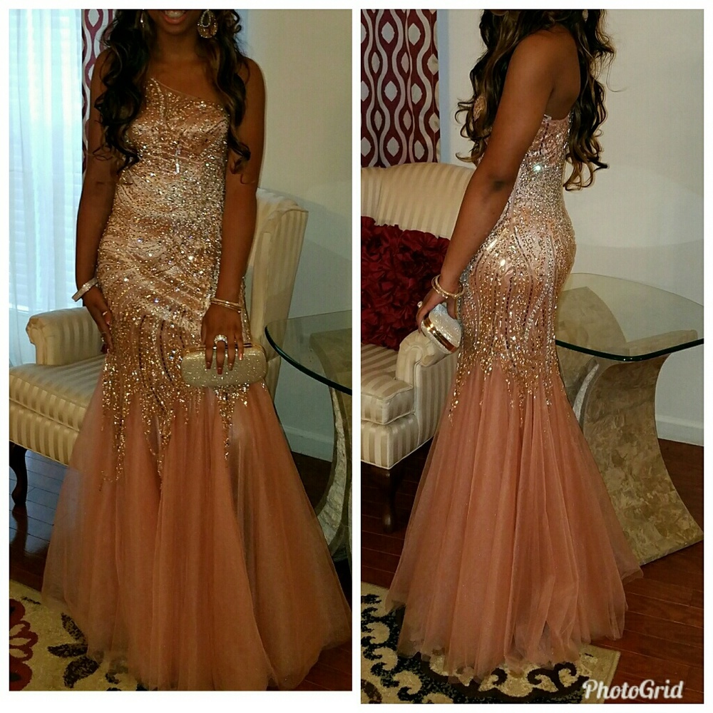 Prom dresses - Picture 3 of 3